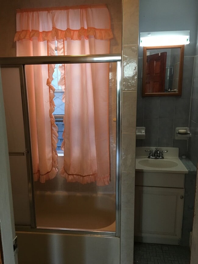 Photo - 739 Parker St Unidad 3