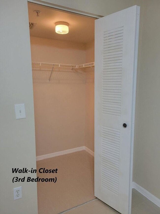 Photo - 1400 Crestwood Ct S