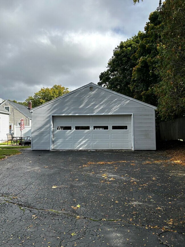 Whole house with basement bar available now! House Rental in