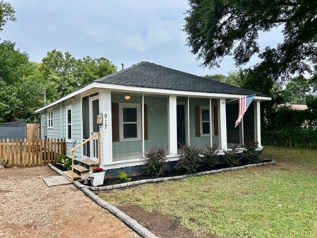 Photo - 917 Laye St