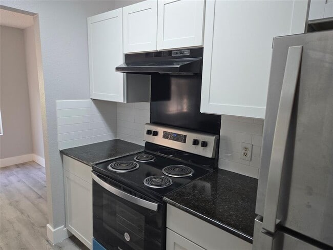 Photo - 10001 Parliament House Rd