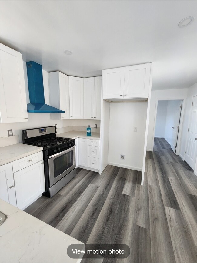 Photo - 1531 W 71st St