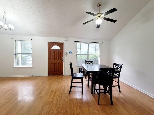 Photo - 1418 Glenda Dr
