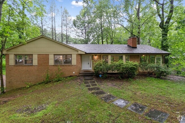 Building Photo - Large home on corner lot in Chesterbrook W...