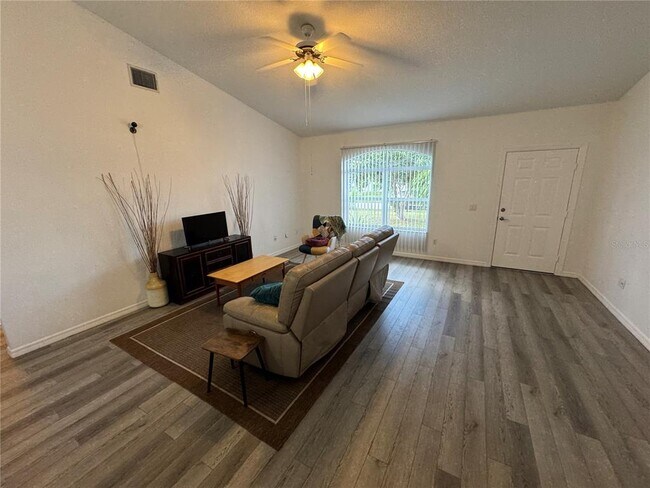 Photo - 2466 Logsdon St