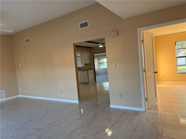 Photo - 234 Oakside St