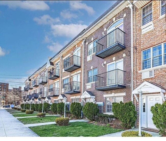 Building Photo - 9526 Schenck St Unit 2