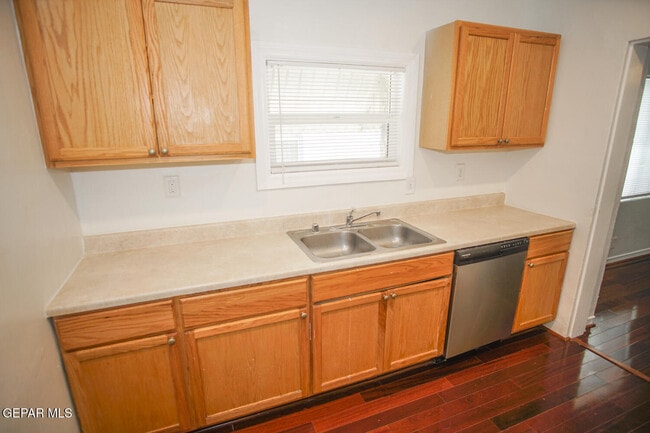 Photo - 4416 La Luz Ave