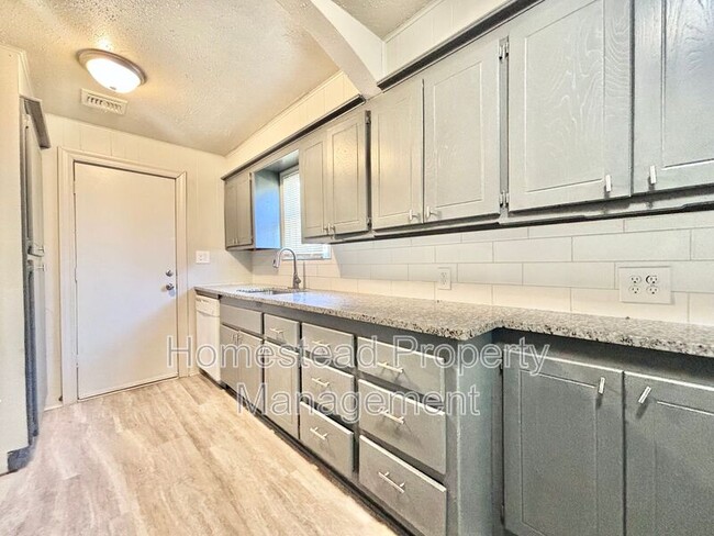 Photo - 1200 SW 28th St