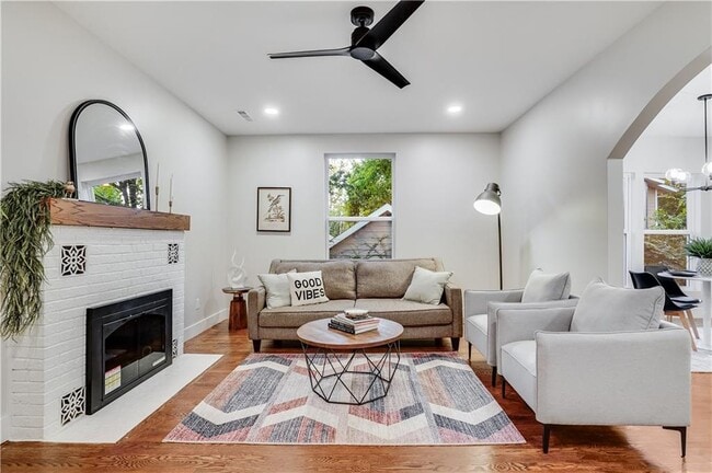 Photo - 319 S College Ave