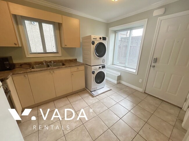 Photo - 1 Bedroom Basement Suite Rental 1-1152 Eas... Unit 1