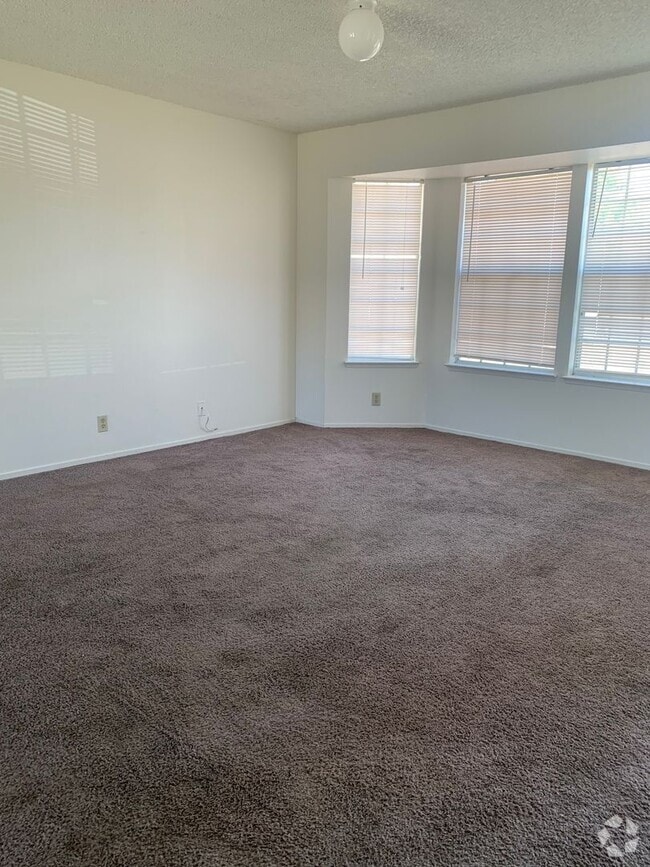 Building Photo - Available soon in Hanford! Rental