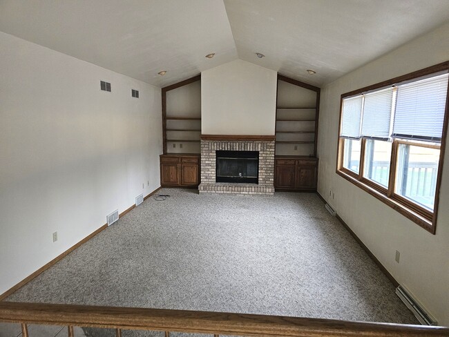 family room - 2912 Ivanhoe Gln