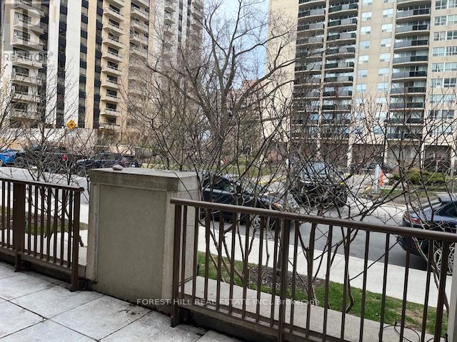 Photo - 310 Tweedsmuir Ave