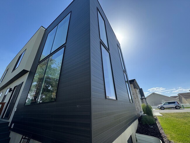 457 Greenwood Ave