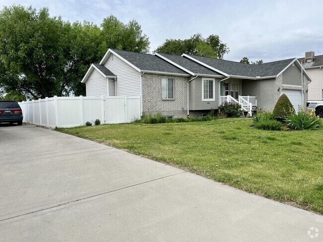 Building Photo - 1461 W 3895 S Rental