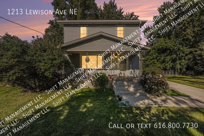 Building Photo - 1213 Lewison Ave NE Rental