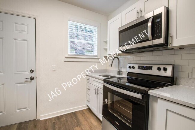 Photo - 2892 College St Unit 2892-2