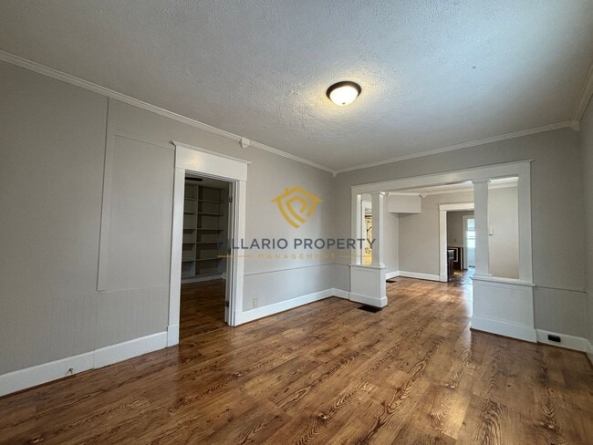 Photo - Blocks from Rhodius Park, Crisp and Fresh ...