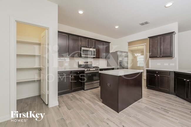 Photo - 815 Silverbell St