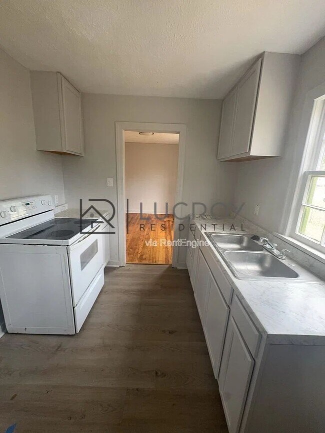 4426 Desoto St