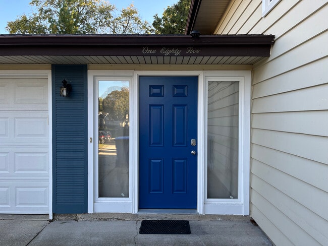 Entrada principal - 21W185 22nd St