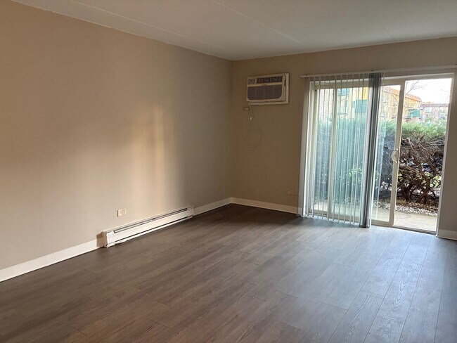 Photo - 230 Springhill Dr Unidad 107 Rental