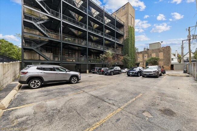 Photo - 1720 N Marshfield Ave Unit 402