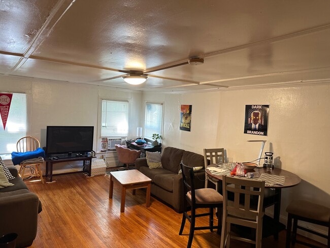 Building Photo - 509 E Buffalo St Unit 3