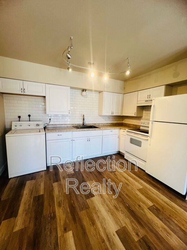 Photo - 404 Sunny Ln