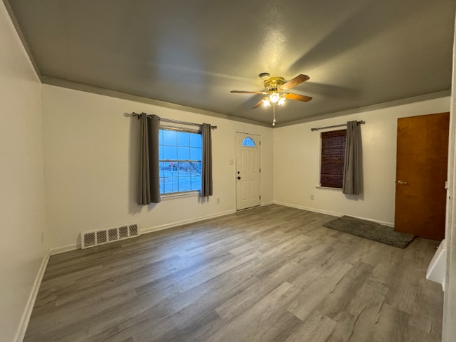 Photo - 1403 E Maxlow Ave