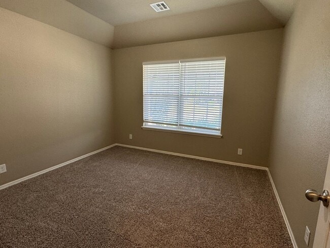 Photo - 4 bed, 2 bath, 3 car garage!