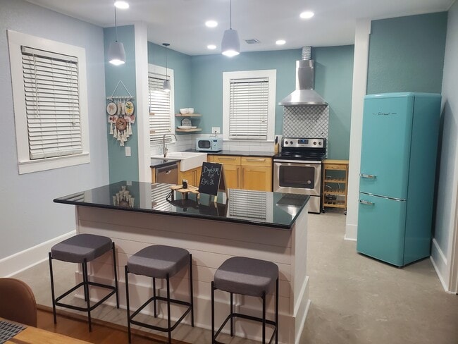 Photo - 1605 S Elm St