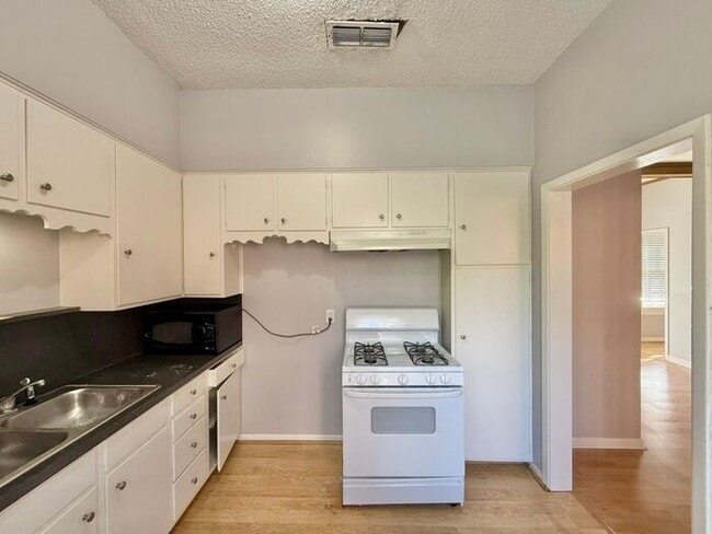 Photo - Coming Soon! 1 Bed 1 Bath at Broadway Apar...