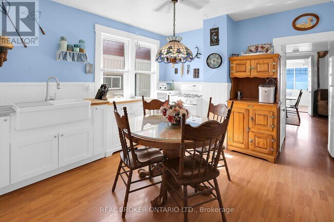 Photo - 11611 Beach Road West