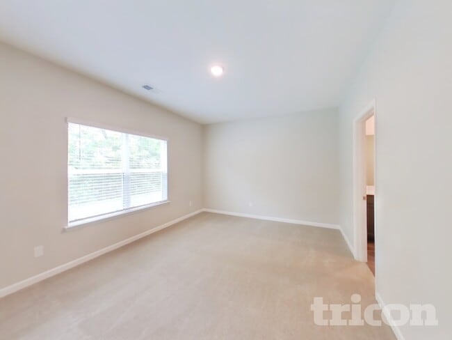 Photo - 2918 Beeswax St