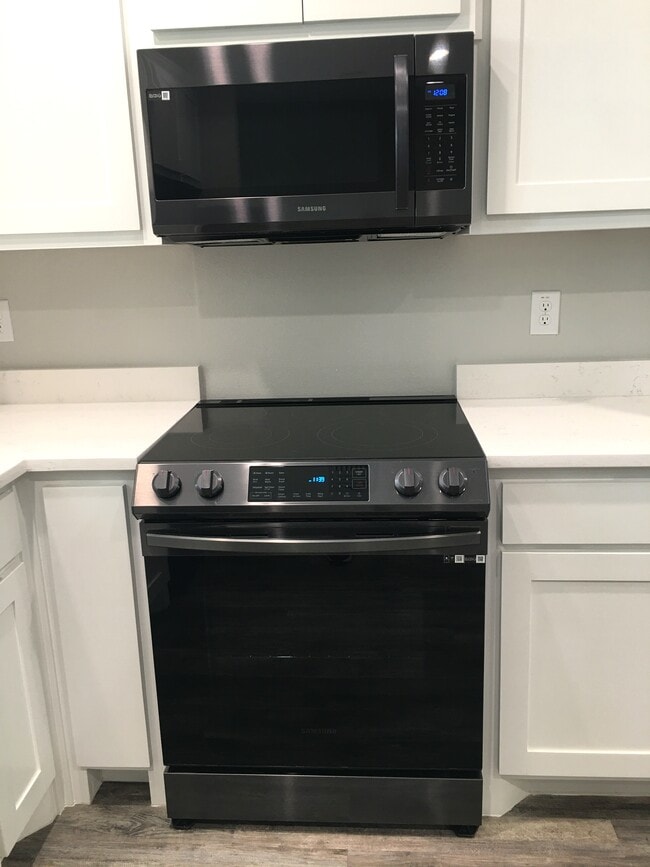 Photo - 709 W Woodard St