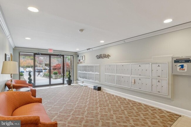 Building Photo - 2817 Jermantown Rd Unit 108