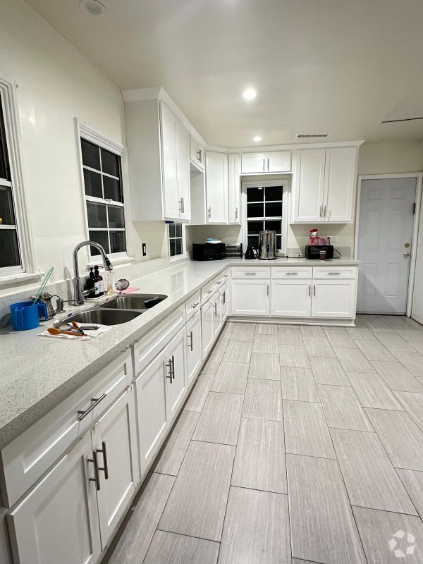 Building Photo - 1428 S Sherbourne Dr Rental