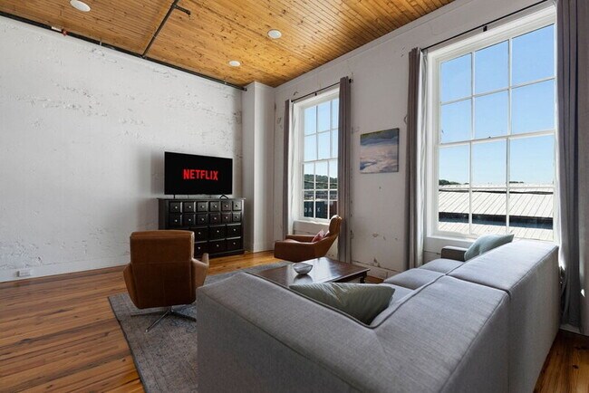 Photo - 10 W Main St Unit 7