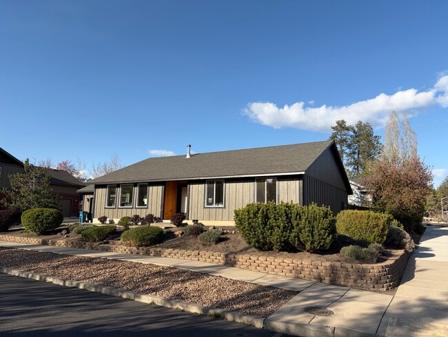 3062 NW Kelly Hill Ct