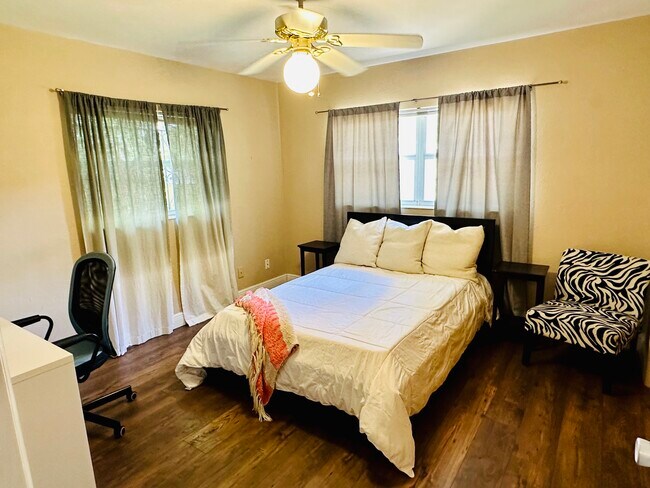 Photo - 3016 W Nassau St