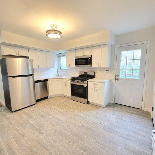 Photo - 571 Nassau Blvd