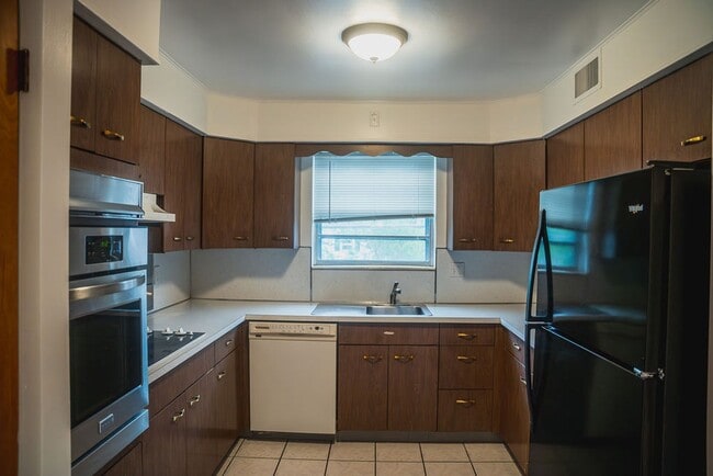 Photo - 814 N St Lucas St Unit 816