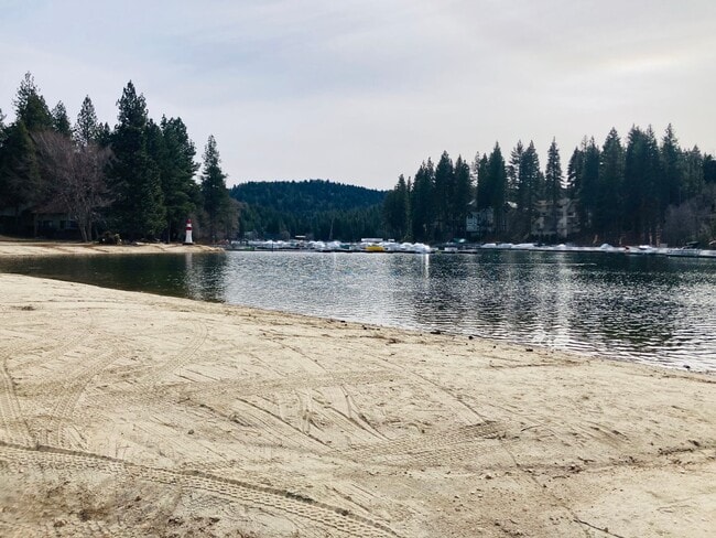 Photo - Enchanting Four Bedroom Two and Half Bath Condo in North Meadow Bay.