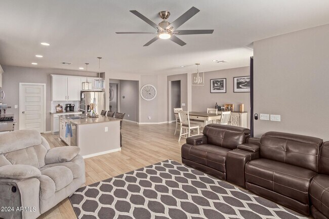 Building Photo - Beautiful San Tan Home