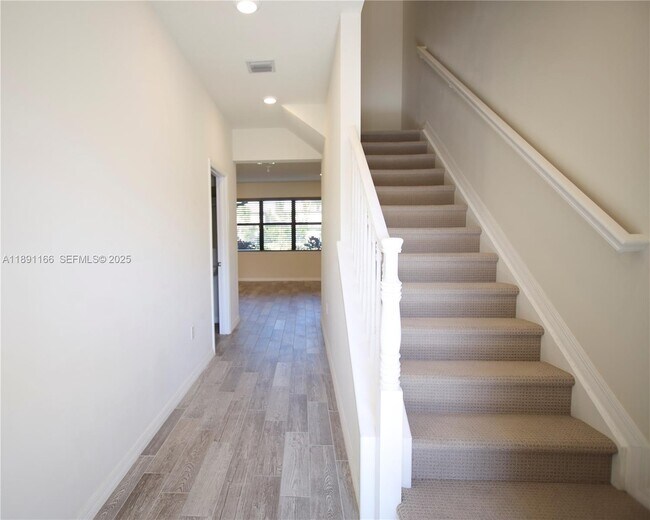 Photo - 8293 Cadre Noir Rd