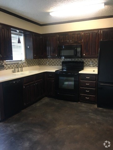 Building Photo - 1402 S 12th St Rental