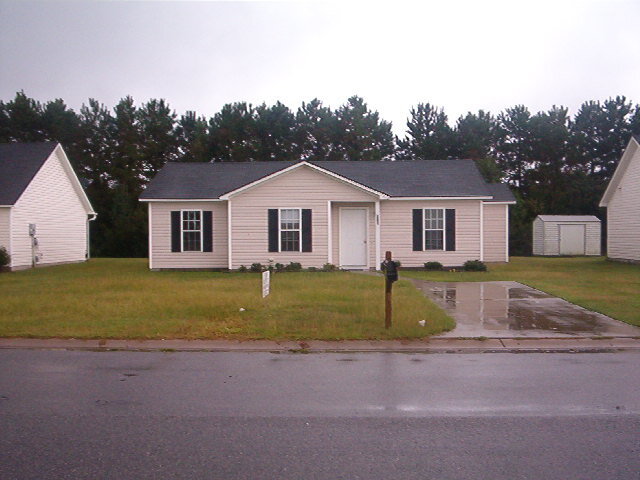 Photo - Beautiful Home with a Great Location In Town