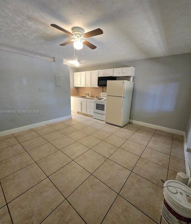 Photo - 3981 SW 12th Pl Unit 2